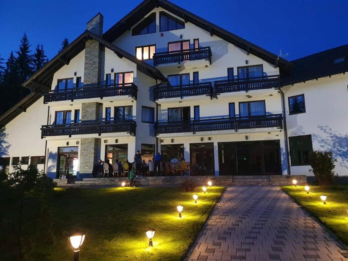 Pensiunea Izvorul Zanelor Colibiţa Exterior foto